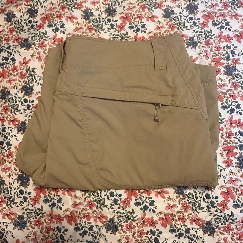 L.L. Bean Tan Cargo Shorts for Outdoor Adventures- 14 reg . - Picture 3 of 7